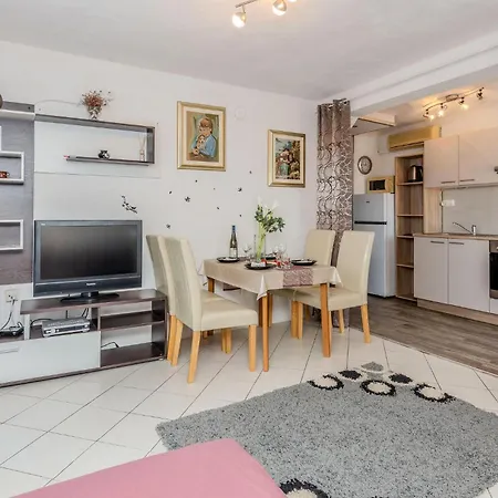 1 Bedroom Cozy In *
