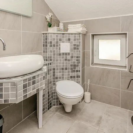 1 Bedroom Cozy In