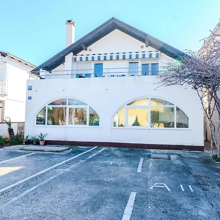 Apartman Lovely In With Wifi