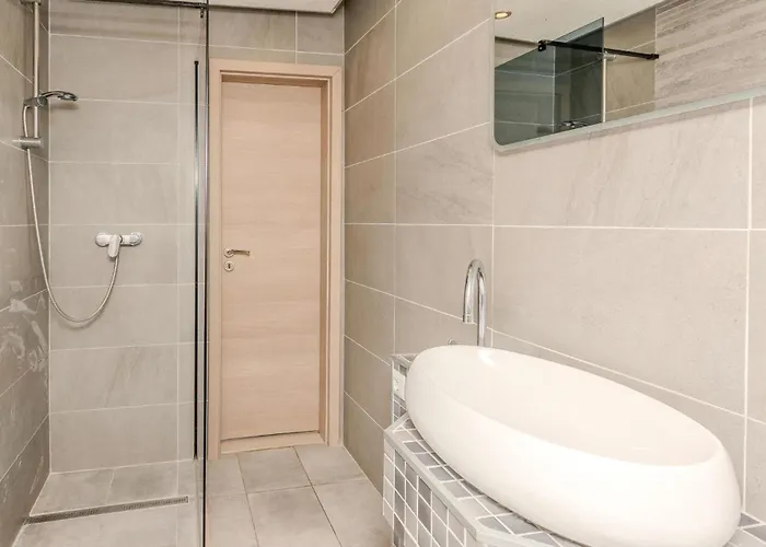 Apartman Lovely In With Wifi Vir