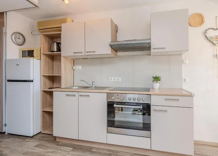 Lovely In With Wifi Apartman Vir