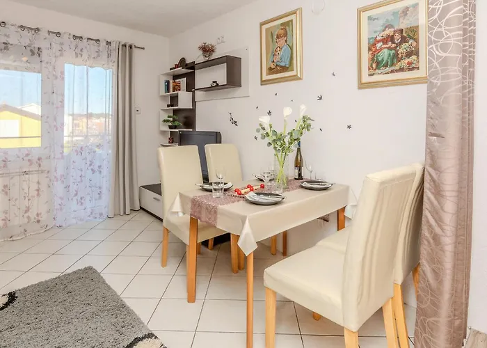 Apartman Lovely In With Wifi Vir